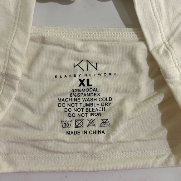 Klassy Network cropped keyhole halter top - Picture 3 of 3